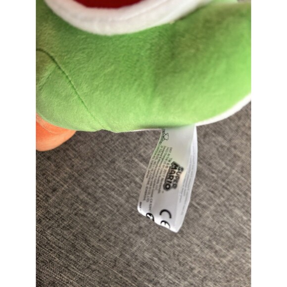 Yoshi 2010 Super Nintendo Plush - Picture 5 of 6